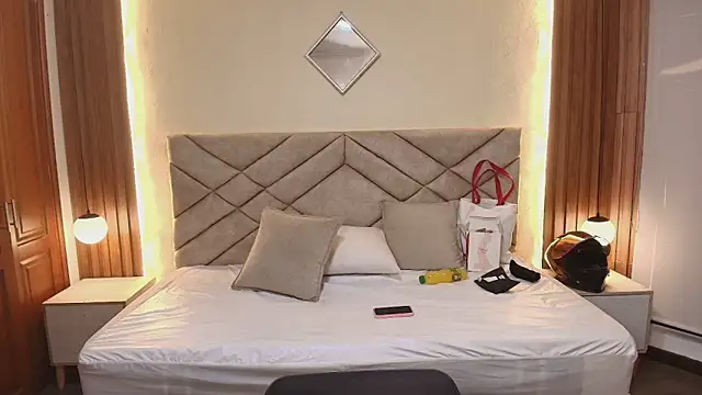 Laracooper  online show from February 27, 2026, 7:14 pm