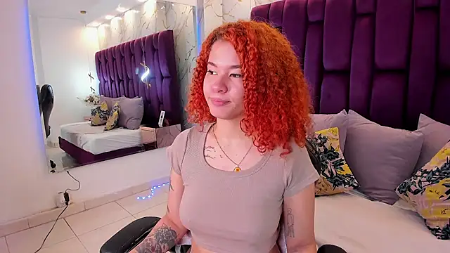 avrilwaynee online show from November 20, 2025, 12:06 pm