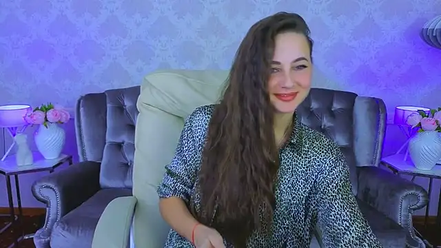 LayllaStarr online show from November 17, 2025, 6:50 am