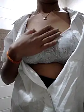 sexy lelina online show from November 21, 2025, 3:22 pm