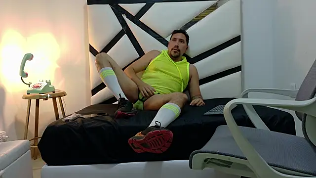 Snapshot of BDSM_JHON chatting on November 18, 2025, 11:59 pm BDSM JHON online show from November 18, 2025, 11:59 pm