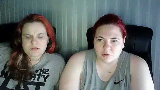 Snapshot of HollyXXEva chatting on January 13, 2026, 9:41 pm HollyXXEva online show from January 13, 2026, 9:41 pm