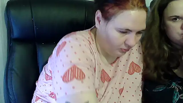 Snapshot of HollyXXEva chatting on November 29, 2025, 6:30 pm HollyXXEva online show from November 29, 2025, 6:30 pm