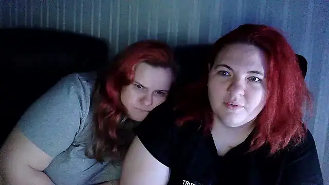 Snapshot of HollyXXEva chatting on January 14, 2026, 8:23 pm HollyXXEva online show from January 14, 2026, 8:23 pm