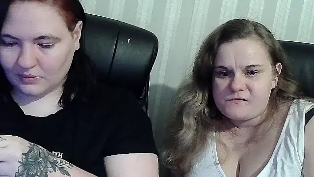 Snapshot of HollyXXEva chatting on November 26, 2025, 2:06 pm HollyXXEva online show from November 26, 2025, 2:06 pm