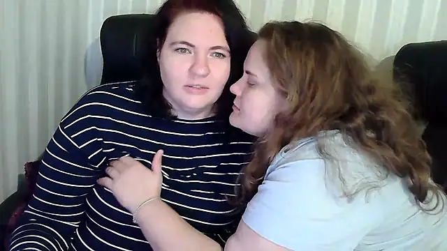 Snapshot of HollyXXEva chatting on November 25, 2025, 12:38 pm HollyXXEva online show from November 25, 2025, 12:38 pm