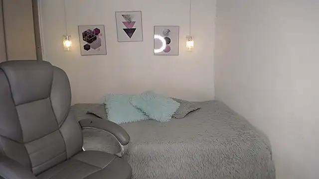 selene rouse  online show from April 13, 2026, 11:42 pm