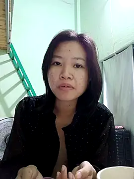 MoonLily18 online show from November 17, 2025, 9:08 pm