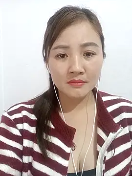 Little-Red123 online show from December 19, 2025, 5:26 pm