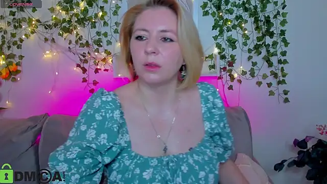 Snapshot of miss_lisaaa chatting on November 15, 2025, 2:48 am miss lisaaa online show from November 15, 2025, 2:48 am