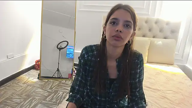 nicolvibes 212 online show from February 4, 2026, 8:37 pm