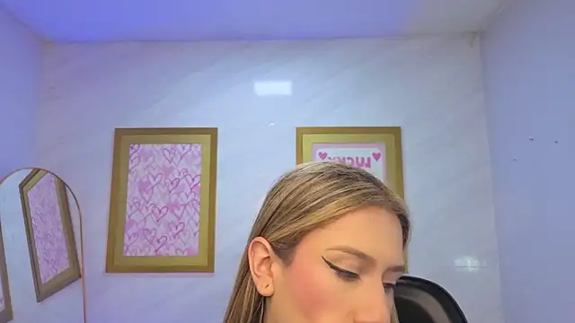 Evy Luxx v online show from March 25, 2026, 4:12 am