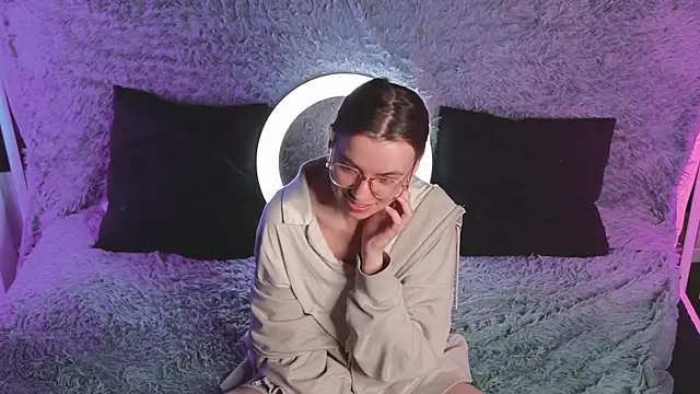 Snapshot of RochelCozzi chatting on December 13, 2025, 8:04 pm RochelCozzi online show from December 13, 2025, 8:04 pm