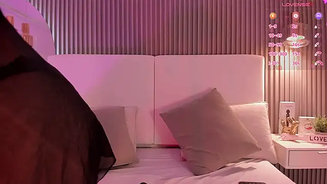 catalinaruiz  online show from February 9, 2026, 3:10 pm