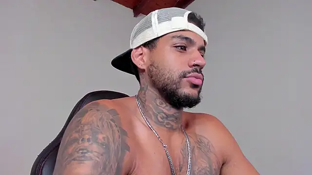 LuigiVitale 1 online show from November 30, 2025, 7:20 am