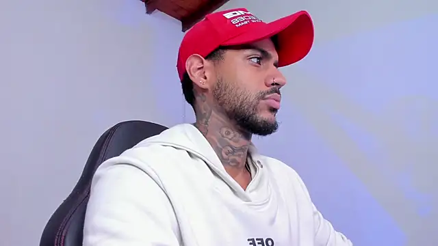 LuigiVitale 1 online show from November 27, 2025, 8:04 am