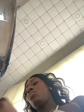 Snapshot of zyrastorm chatting on December 19, 2025, 9:17 pm zyrastorm online show from December 19, 2025, 9:17 pm