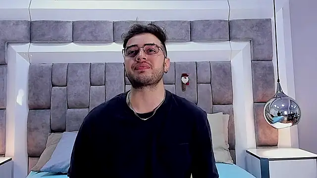 Ethan Greys online show from November 17, 2025, 3:54 am