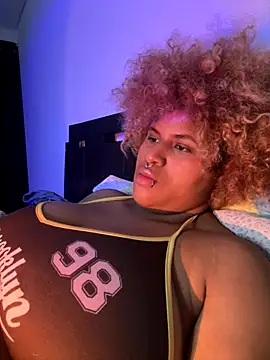 nikicatwild online show from November 28, 2025, 12:22 am