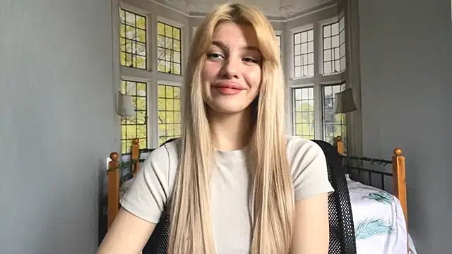 Snapshot of MarielleAdrien chatting on November 16, 2025, 7:24 am MarielleAdrien online show from November 16, 2025, 7:24 am