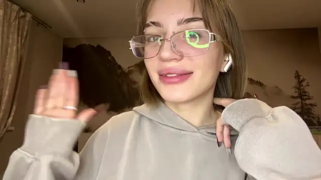 MelaineAytes online show from December 21, 2025, 2:30 pm