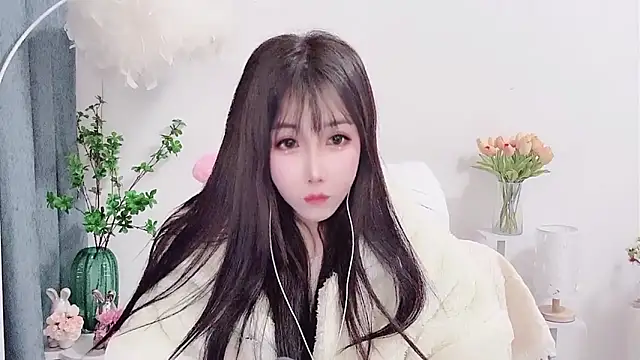 Snapshot of Laura_520 chatting on December 16, 2025, 8:18 am Laura 520 online show from December 16, 2025, 8:18 am