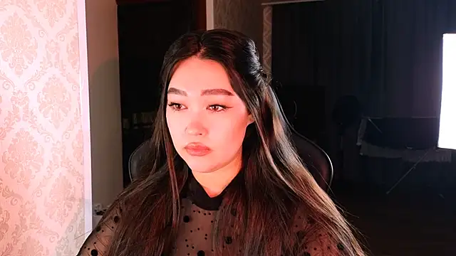 Emma Uilson online show from December 1, 2025, 7:37 pm