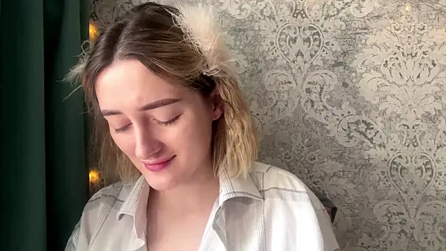 Emily lyy online show from November 29, 2025, 9:20 am