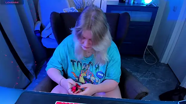 Snapshot of LouiseMous chatting on January 8, 2026, 12:05 am LouiseMous online show from January 8, 2026, 12:05 am