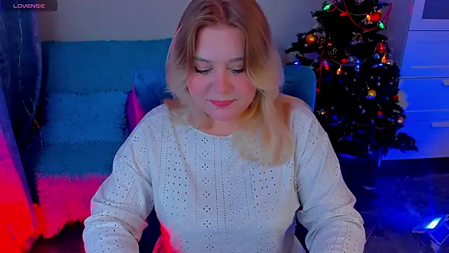 Snapshot of LouiseMous chatting on December 17, 2025, 10:15 pm LouiseMous online show from December 17, 2025, 10:15 pm