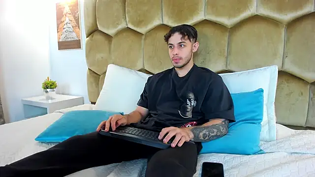 Austin coljs online show from April 21, 2026, 11:39 am