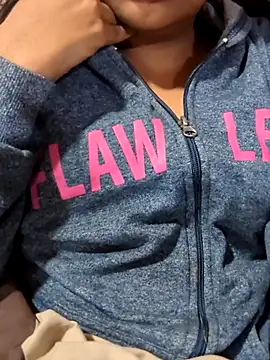 Snapshot of Kinky_Aleena chatting on November 16, 2025, 8:02 pm Kinky Aleena online show from November 16, 2025, 8:02 pm