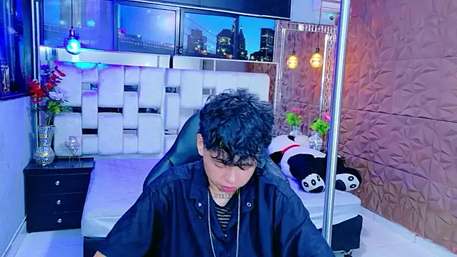 lunabustygirl online show from January 7, 2026, 7:46 am