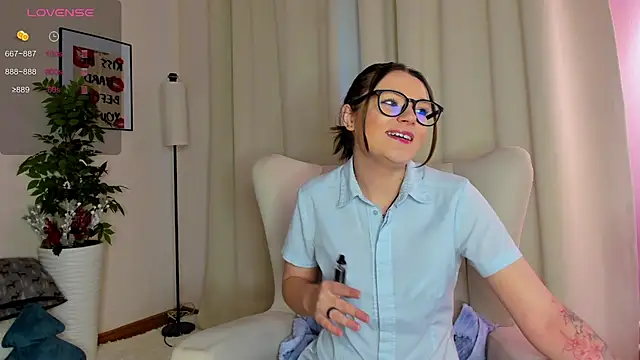 KiraRogers online show from January 11, 2026, 9:49 am