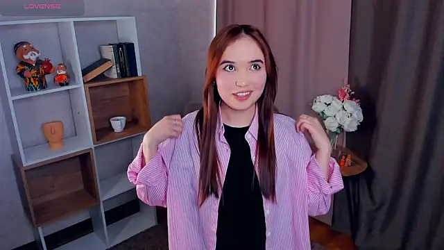 Snapshot of BetseyLaszlo chatting on November 18, 2025, 7:33 am BetseyLaszlo online show from November 18, 2025, 7:33 am