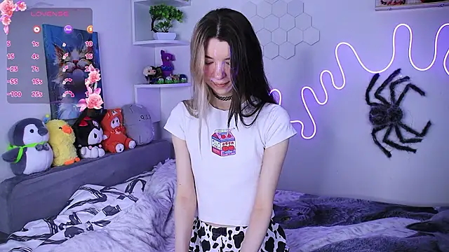 Snapshot of Emmie_shy chatting on February 11, 2026, 11:32 am Emmie shy online show from February 11, 2026, 11:32 am