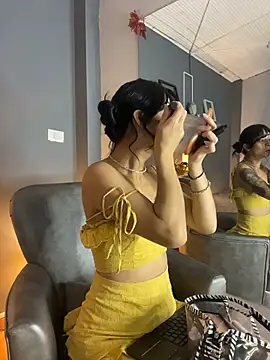 AmbarOishi   online show from December 15, 2025, 2:01 pm