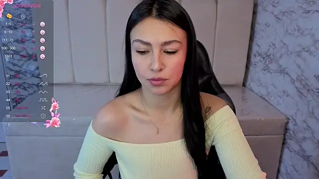 Snapshot of Maleja_v_ chatting on December 14, 2025, 1:49 pm Maleja v online show from December 14, 2025, 1:49 pm