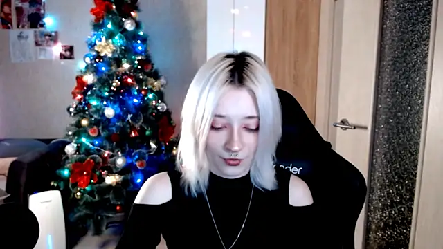 SophiaLur online show from January 11, 2026, 4:25 pm