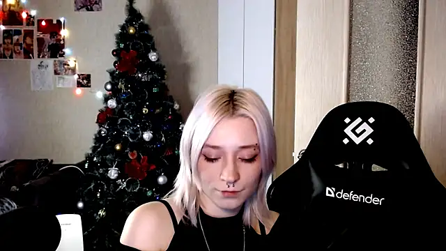 SophiaLur online show from December 14, 2025, 4:34 pm