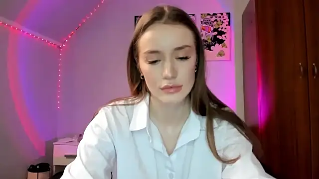 tinyglow online show from March 6, 2026, 6:14 pm