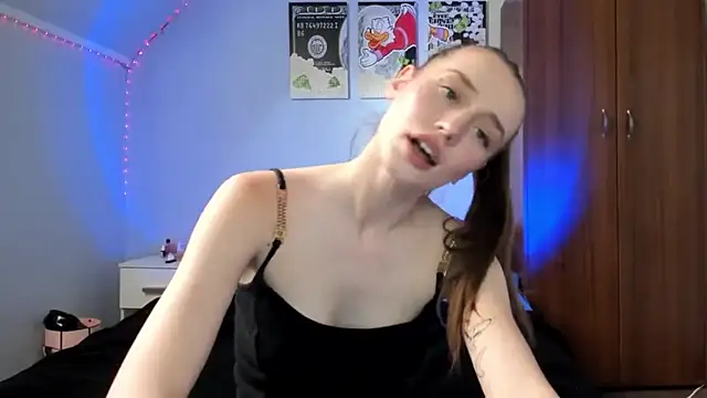 Snapshot of tinyglow chatting on January 12, 2026, 3:57 am tinyglow online show from January 12, 2026, 3:57 am