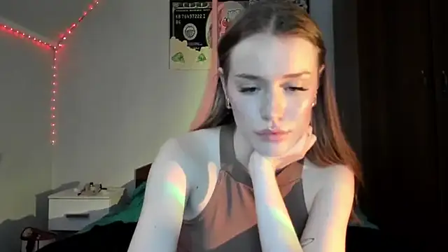 tinyglow online show from March 27, 2026, 11:27 pm