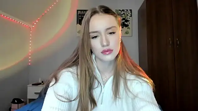 Snapshot of tinyglow chatting on December 18, 2025, 6:23 pm tinyglow online show from December 18, 2025, 6:23 pm