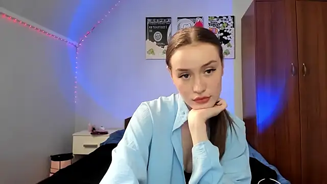 Snapshot of tinyglow chatting on January 7, 2026, 7:02 am tinyglow online show from January 7, 2026, 7:02 am