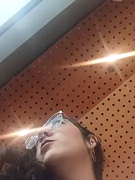 Melinerd online show from April 8, 2026, 6:20 pm