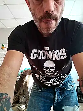 platone09 online show from November 11, 2025, 2:23 pm