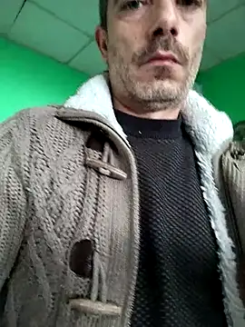 platone09 online show from November 18, 2025, 2:42 pm