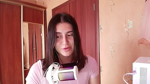 KristinaScott online show from April 15, 2026, 2:43 pm