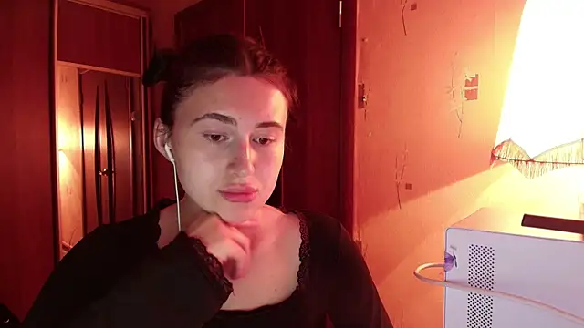 KristinaScott online show from April 5, 2026, 5:19 pm